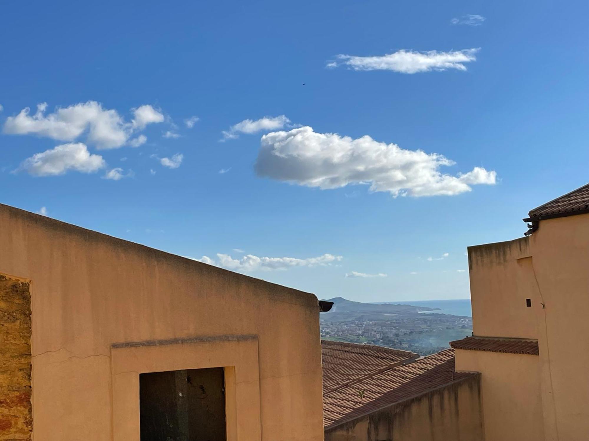 2 Apartments - Akragas Home 1 & 2 On Via Atenea City Center With View 阿格里真托 外观 照片