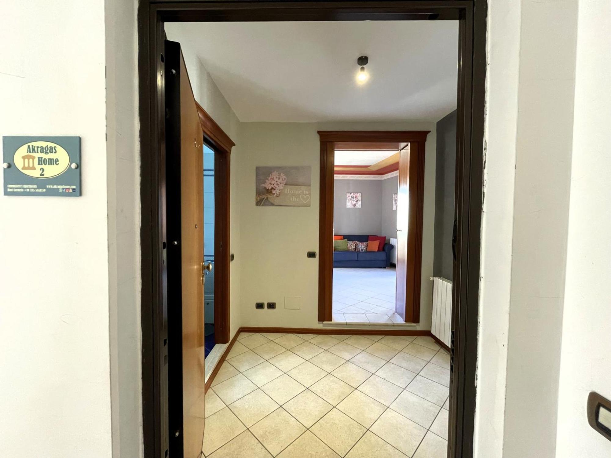 2 Apartments - Akragas Home 1 & 2 On Via Atenea City Center With View 阿格里真托 外观 照片
